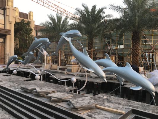 स्टेनलेस स्टील डॉल्फिन समूह धातु पशु मूर्तियां पूल सजावट स्काई ब्लू पेंट